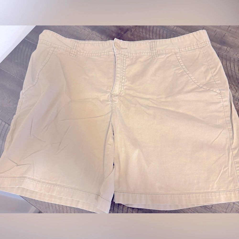 5/25 - Buy 5 for $25  Women's Faded glory shorts - Size 12 - Picture 2 of 5